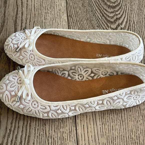 American Eagle White Ballet Flats Size 1 - Picture 3 of 5